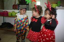 המיני מאוסיות והליצן